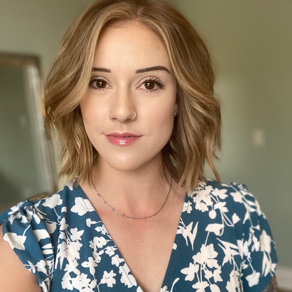 Meet your Posher, Danielle - Picture 1 of 1